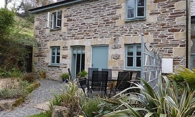 St Austell Cottage | Charming Cottage With Easy Access To The Eden Project, Lost Gardens Of Heligan