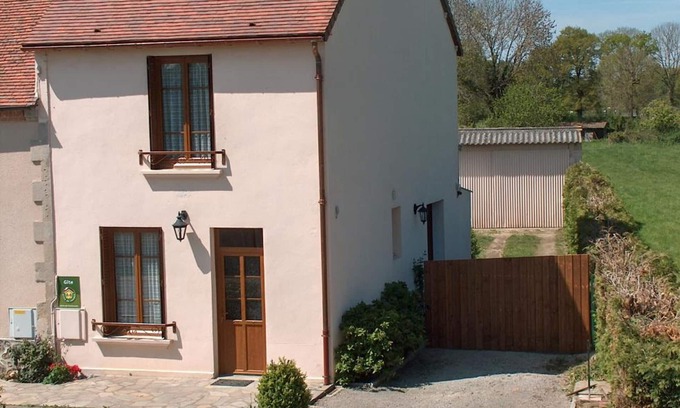 Target Cottage | Charming cottage with pool and private garden in Auvergne