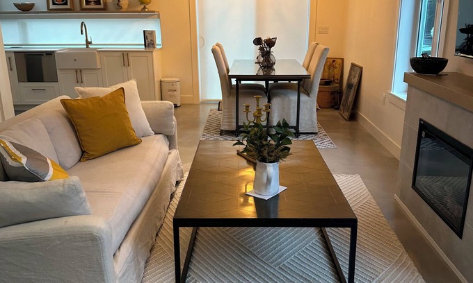 West Point Grey House | Charming country home in beautiful Pt Grey Village. Close to Beach, UBC, DT.