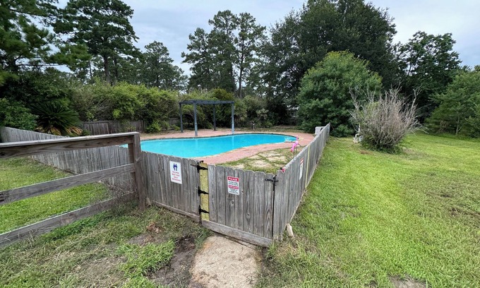 Magnolia House | Charming Country Home with Pool - Entire Home