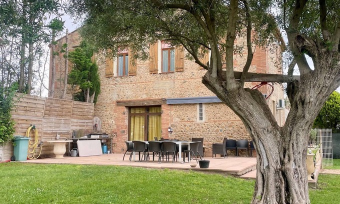 Pia House | Charming Countryside Haven with Pool: 2 Apartments, 8 Guests, Near Perpignan