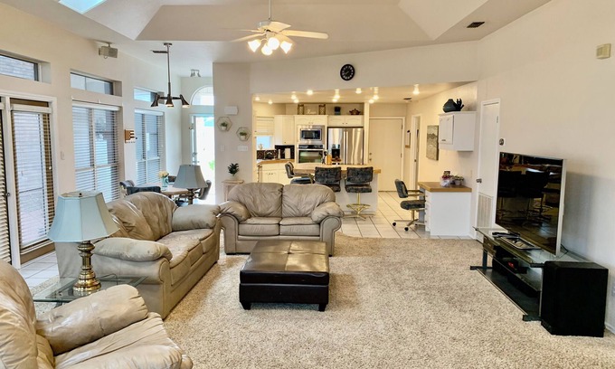 Mission House | Charming/Cozy/Relaxing 2/2 Home w/easy access to Expressway in Mission, Tx