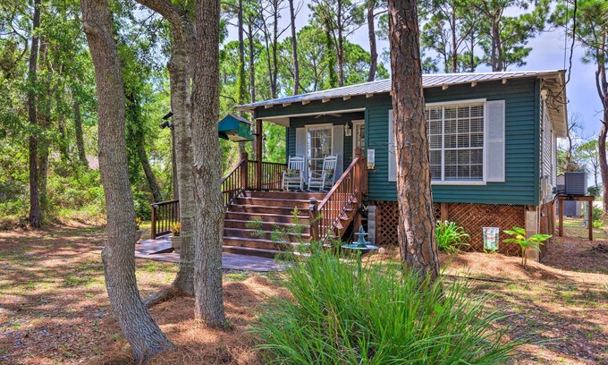 Dauphin Island Cottage | Charming Dauphin Island Home ~ 1 Mi to Beach!