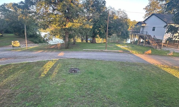 Gregory Cabin | Charming double suite cabin on the Red River near Searcy, AR