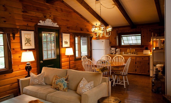 Thayerville Cabin | Charming, Eco-Friendly Cabin Retreat, Heart of Deep Creek