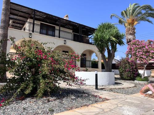 Erimi Villa | Charming Erimi Villa with Private Pool and Garden View