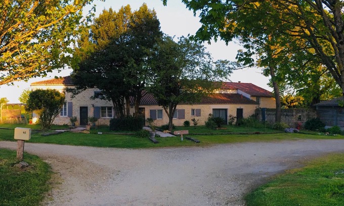 Le Gua House | Charming estate for 16 people with swimming pool and large garden