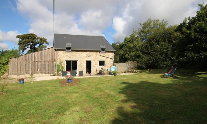 Breuville Cottage | Charming Farmhouse in Cotentin: Private Garden, Terrace, Wi-Fi, Close to Beaches and Cherbourg