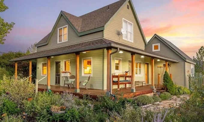 Spring City Other | Charming farmhouse in Historic Spring City with AC, WiFi, and full kitchen.