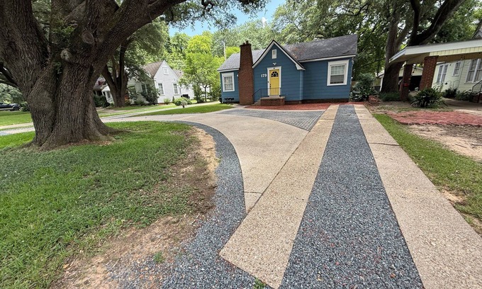Broadmoor Apartment | Charming furnished STR 1-bedroom in Beautiful Broadmoor with Wi-Fi and big yard