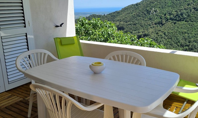 Poggio-di-Nazza House | Charming ground floor of a T2 village house overlooking the sea and scrubland