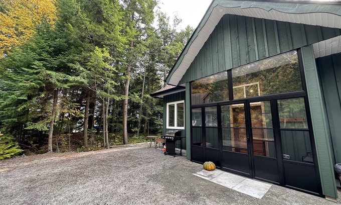 Kearney Cabin | Charming Guesthouse for a romantic getaway!