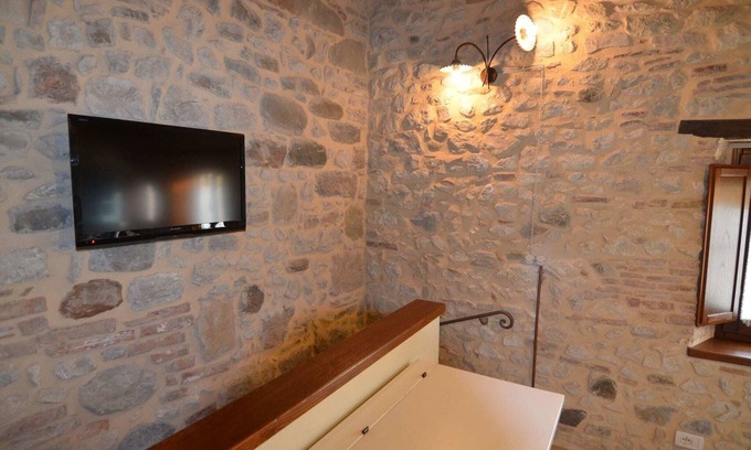 Petrella Guidi Apartment | Charming Hillside Escape