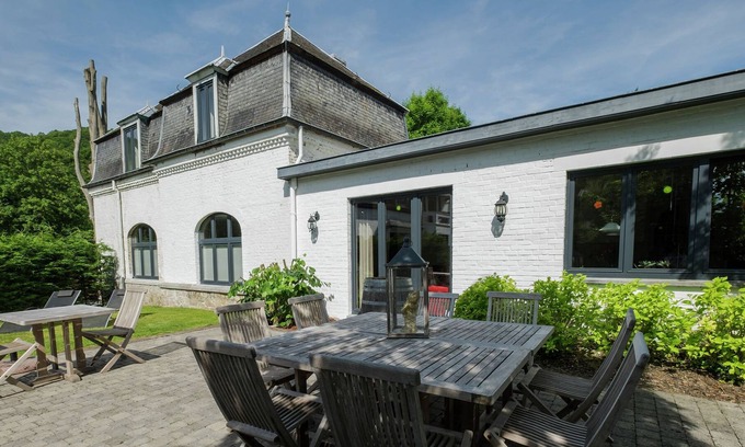 Hastiere-Lavaux Villa | Charming holiday home along the Meuse with outdoor swimming pool