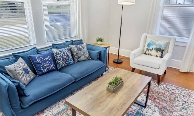Greenville House | Charming Home in Arts District GVL + 1mi to Falls Park DT+ 5 Min Walk to Food