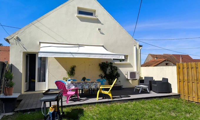 Bransat Cottage | Charming house in Allier with terrace and garden for 6 people