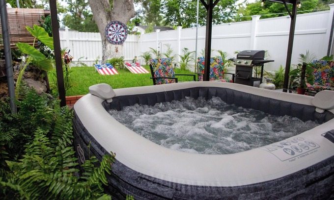 Clearwater House | Charming" house with jacuzzi, close to the beach.