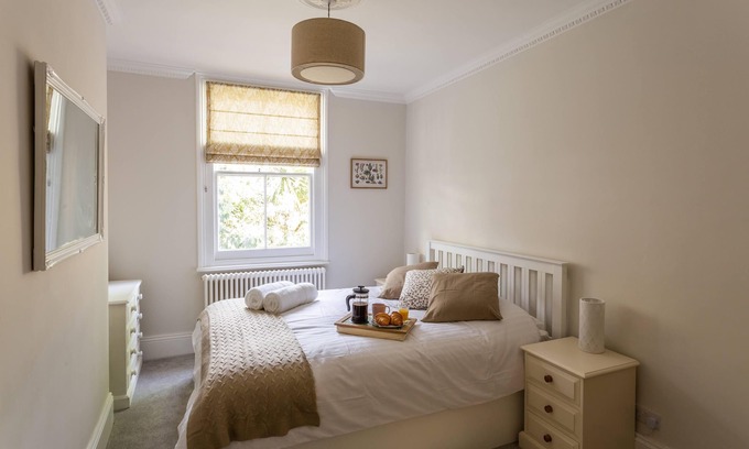 Hove Apartment | ❤ Charming Hove Apartment ☆ With Easy Parking ☆ Relax, Unwind, Enjoy ❤