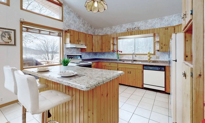 Katrine House | Charming lakefront cottage on Little Doe Lake in Muskoka