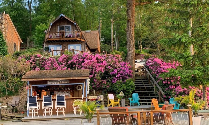 Hopatcong House | Charming lakehouse on the water, 2 slip dock, full bar on the water