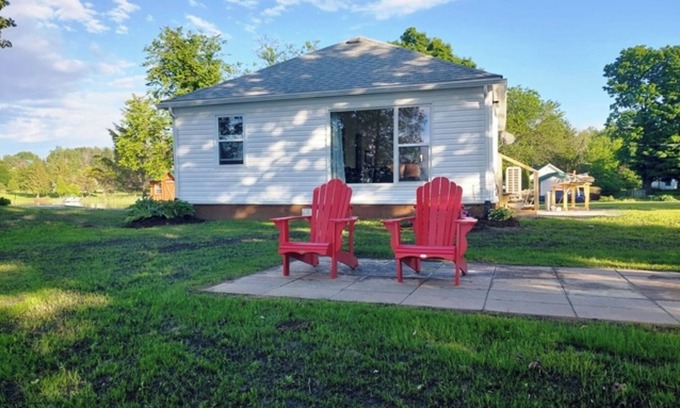 Rideau Lakes Cottage | Charming Lakeview Cottage on Waterfront -2 bedroom in Marvelous Westport Ontario