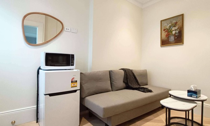 Forest Lodge Cabin | Charming lodge with AC, mins walk to SYDU and bus stop