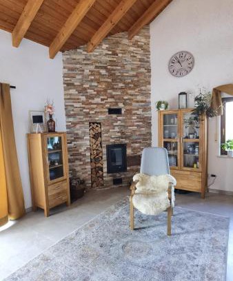 Scheuring Apartment | Charming loft apartment with fireplace