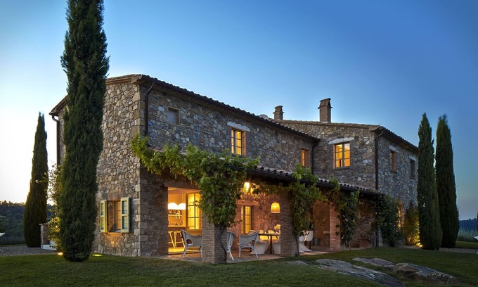 Il Poggio Villa | Charming & luxurious country villa, designer interiors, heated pool, great views