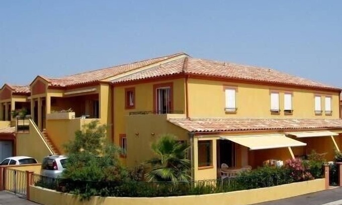 Valras-Plage House | Charming Mediterranean residence, swimming pool, large private gated community. 3 keys