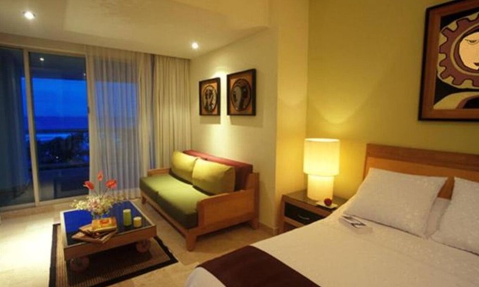 Playa Diamante Resort | Charming resort in gorgeous Acapulco de Juárez with WiFi, AC