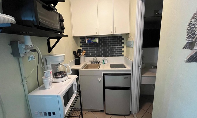 South Peninsula Historic District Resort | Charming resort in wonderful Daytona Beach with WiFi, AC Unit 310