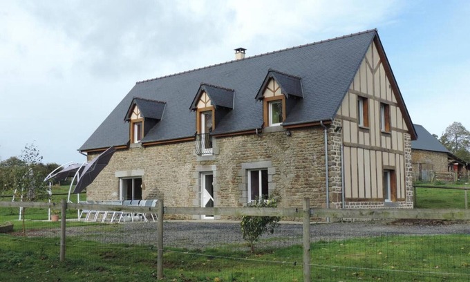 Landisacq Cottage | Charming Restored Cottage with Large Garden, Near Hiking Trails, Pet-Friendly, WiFi, and More!