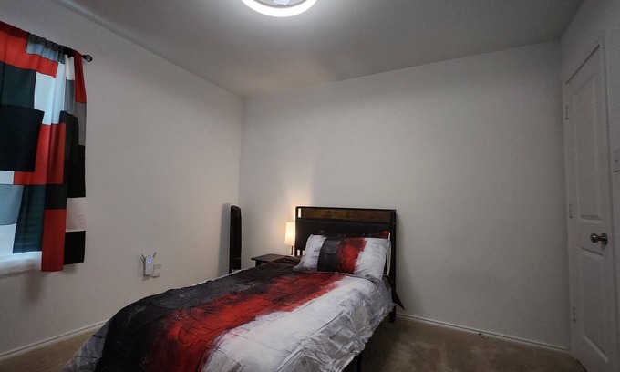 Hutchins House | Charming room with AC and WiFi in wonderful Hutchins in South Dallas county!