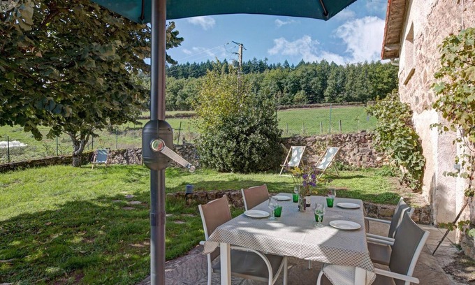 Sevelinges Cottage | Charming Rural Gîte with Terrace, Garden, and Theater Workshops in Sevelinges
