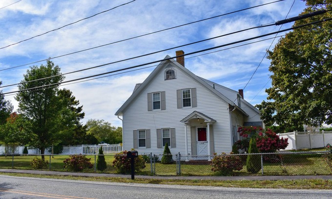 Dennis Port House | Charming Sea Captain’s Home – 4BR/3BA | Modern Comfort Meets Antique Charm