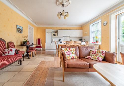 Boderne Apartment | Charming, spacious, sea view guest house