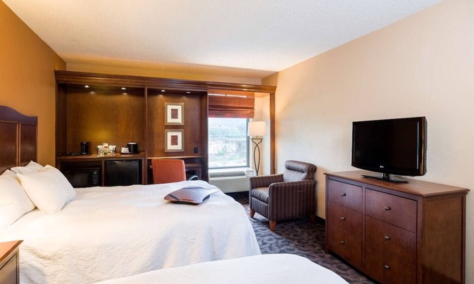 Danville Hotel | Charming Stay in Danville: Free Hot Breakfast & Cozy Rooms | 3 Units