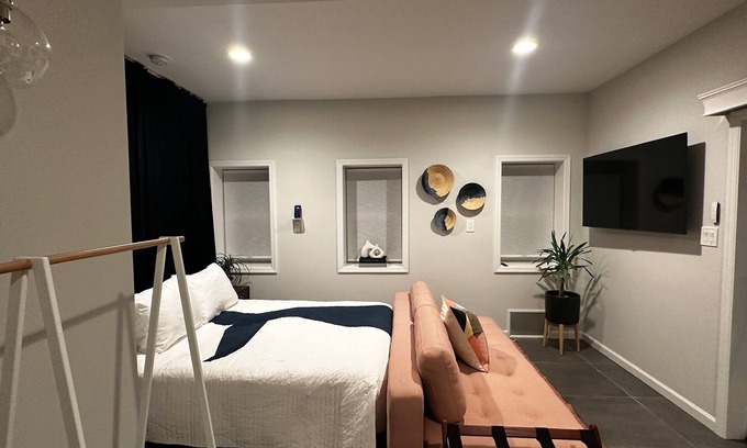 East Atlantic Beach Apartment | Charming studio 2 blocks to beach!