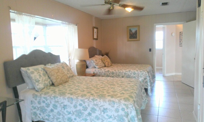 Sky Lake Apartment | Charming Studio apartment with AC, WiFi in delightful Orlando