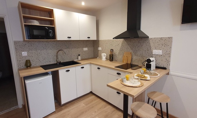 Lisle-sur-Tarn Apartment | Charming studio in Lisle/Tarn - Modern comfort in the heart of the medieval town