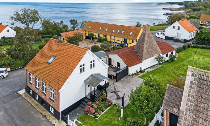 Svaneke House | Charming summerhouse w. perfect seaview location