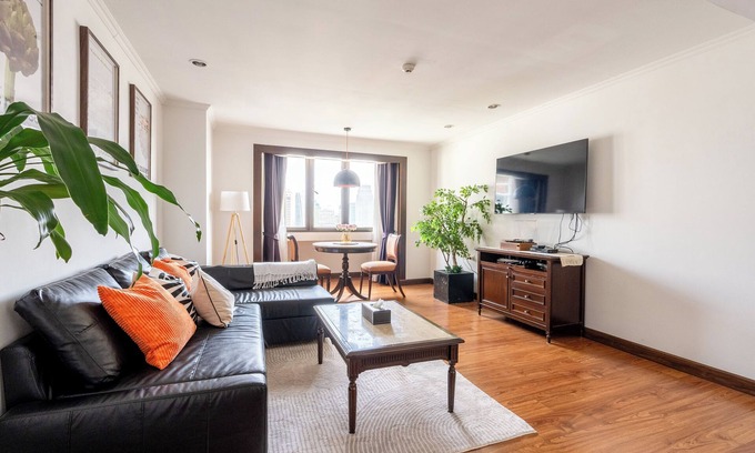 Nana Apartment | Charming 1BR suite near malls, parks, and metro in vibrant Bangkok