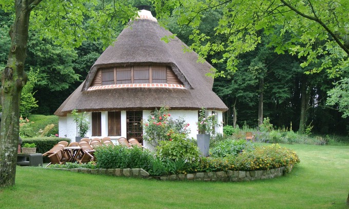Morisel Cottage | Charming thatched cottage