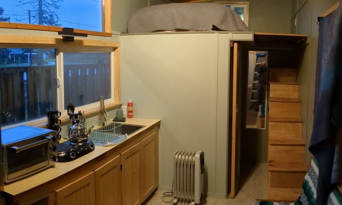 Everson House | Charming tiny house bungalow at Nugents Corner with WiFi & Baker Mt close by.