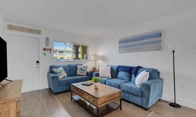 Bradenton Beach Condo | Charming updated beach condo - close to private beach access with pool and grill