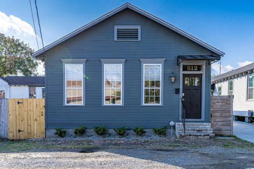 West Riverside House | Charming Uptown Stay Private Yard