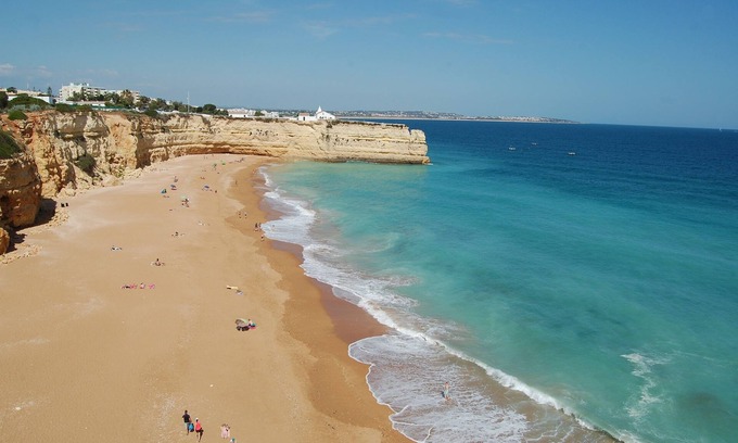 Alporchinhos Villa | Charming villa, beautiful sea view. Swimming pools. Sand beach. Very calm.