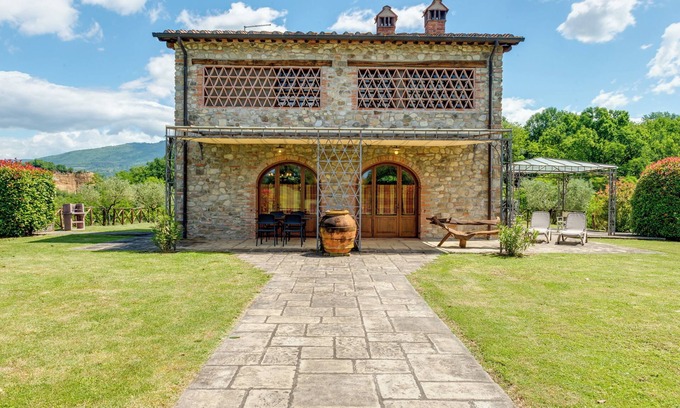 Reggello Villa | Charming Villa in Chianti with Spa, Pool, A/C, Wi-Fi,quiet location, romantic