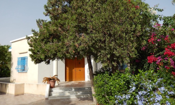 Chott Mariem Villa | Charming villa in Chott-Meriem Kantaoui Sousse sea view, flower garden with trees