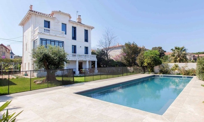 8th Arrondissement House | Charming villa renovated at Pointe Rouge - large pool - Rare